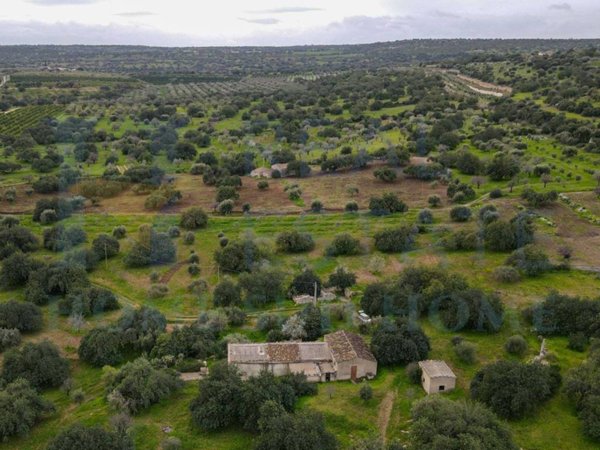 casa indipendente in vendita a Rosolini