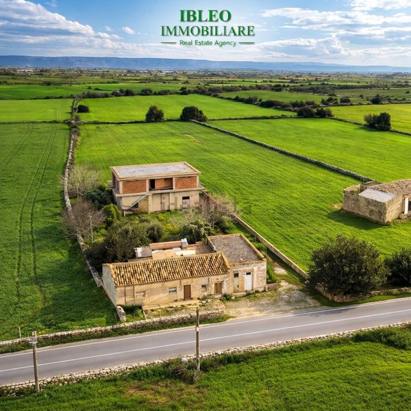 casa indipendente in vendita a Rosolini