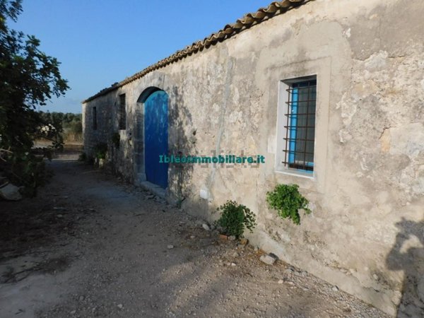 casa indipendente in vendita a Rosolini