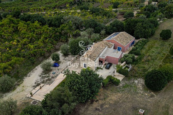 casa indipendente in vendita a Rosolini