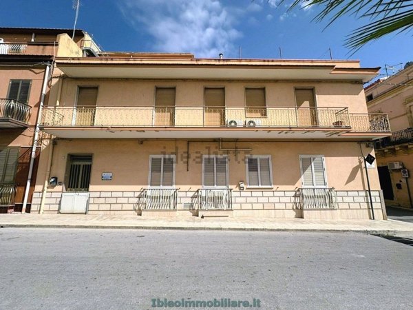 casa indipendente in vendita a Rosolini