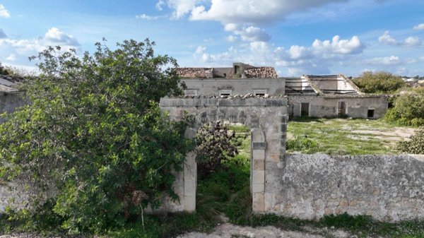 casa indipendente in vendita a Rosolini