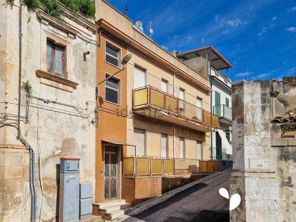 casa indipendente in vendita a Rosolini