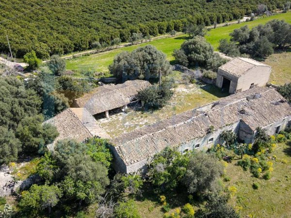 casa indipendente in vendita a Rosolini