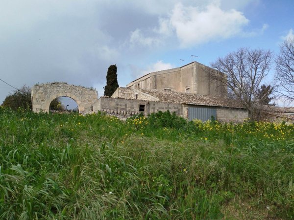 pentavano in vendita a Rosolini