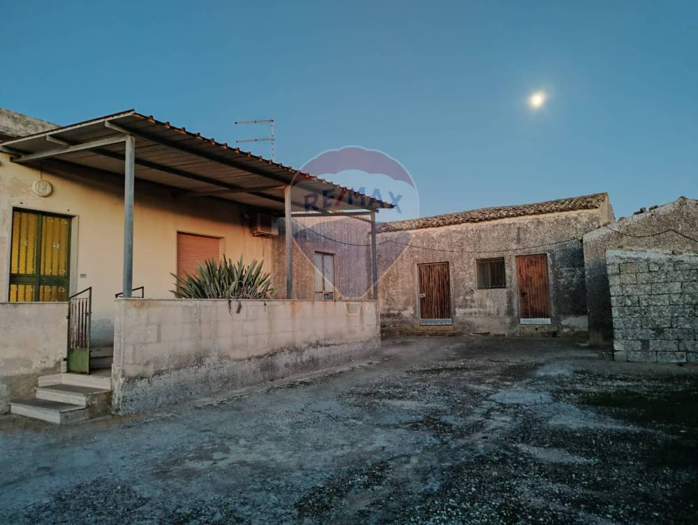 casa indipendente in vendita a Rosolini