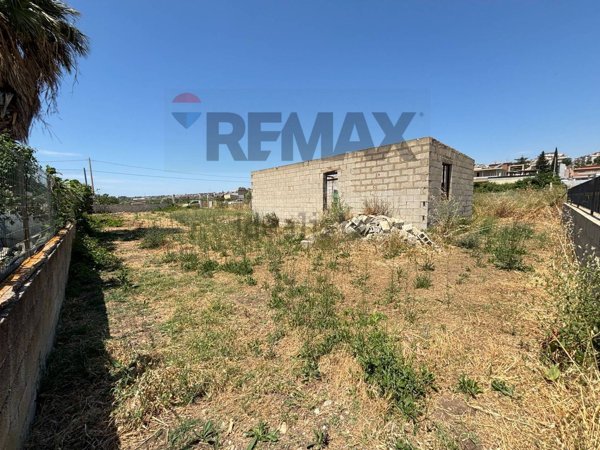 terreno edificabile in vendita a Rosolini