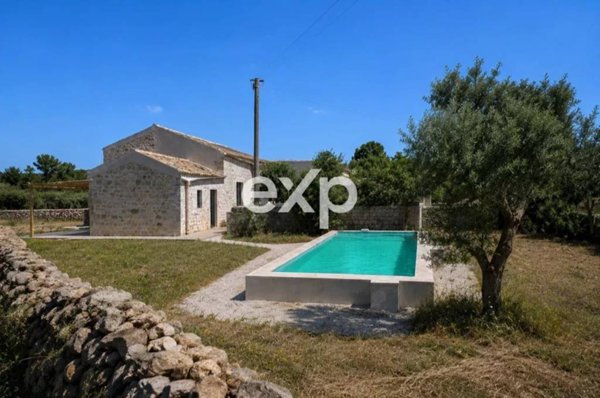 casa indipendente in vendita a Rosolini