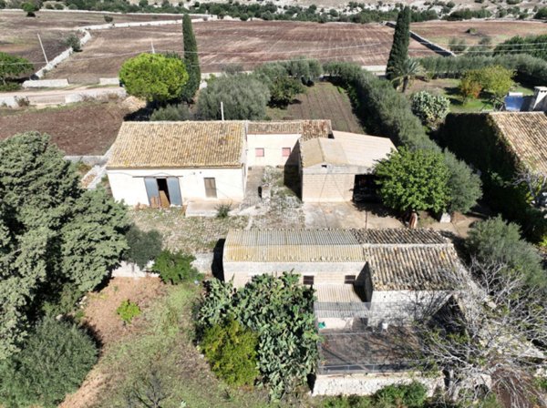 casa indipendente in vendita a Rosolini