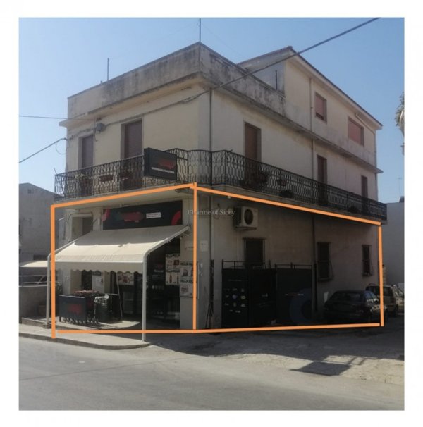 locale commerciale in vendita a Rosolini