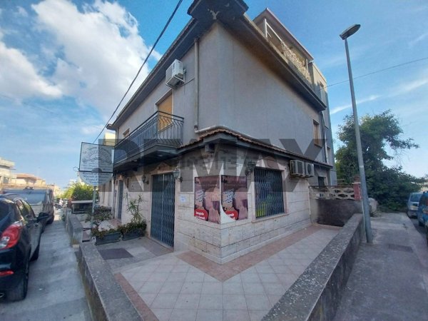 locale commerciale in vendita a Rosolini