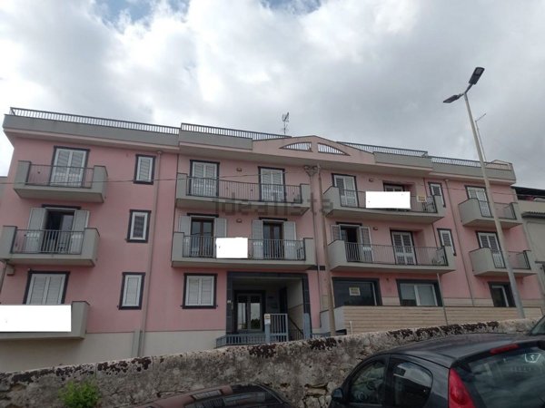 locale commerciale in vendita a Rosolini