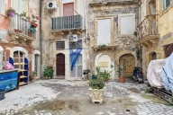 casa indipendente in vendita a Siracusa in zona Isola Ortigia