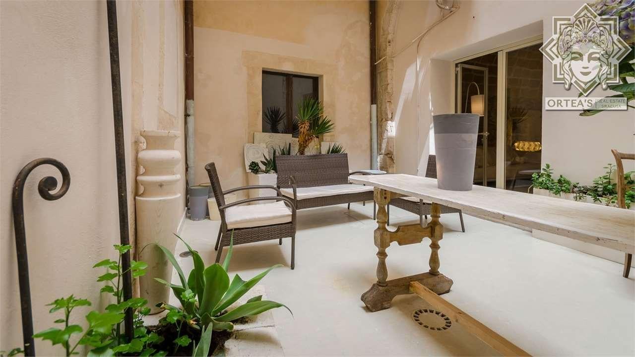 appartamento in vendita a Siracusa in zona Isola Ortigia