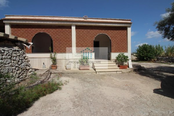 casa indipendente in vendita a Siracusa in zona Cassibile