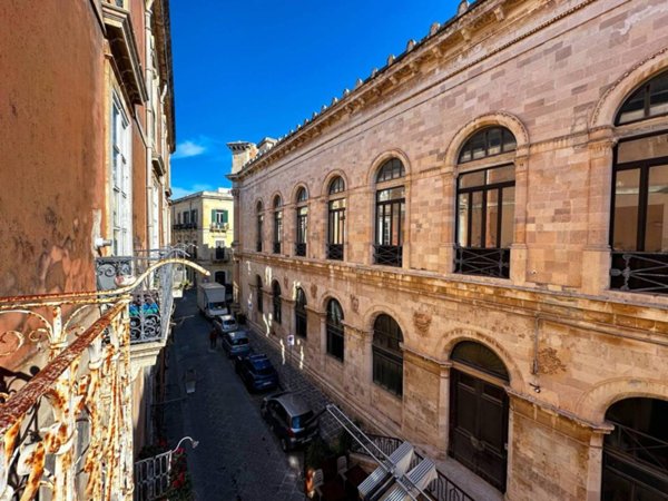 appartamento in vendita a Siracusa in zona Isola Ortigia