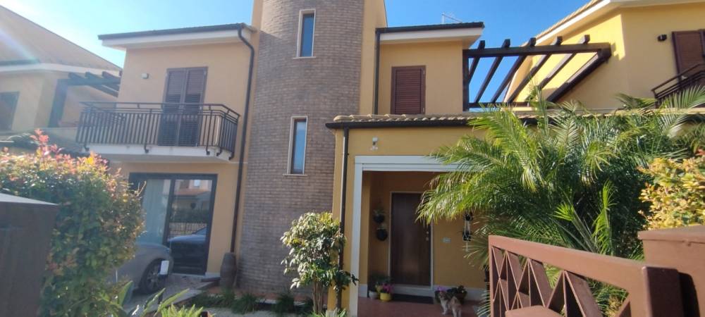 casa indipendente in vendita a Siracusa in zona Belvedere