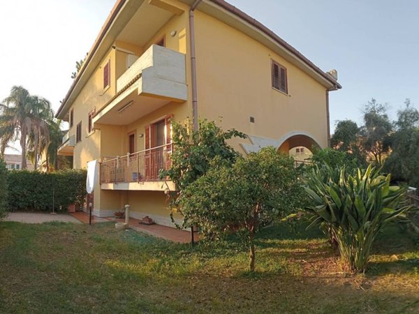 casa indipendente in vendita a Siracusa in zona Belvedere