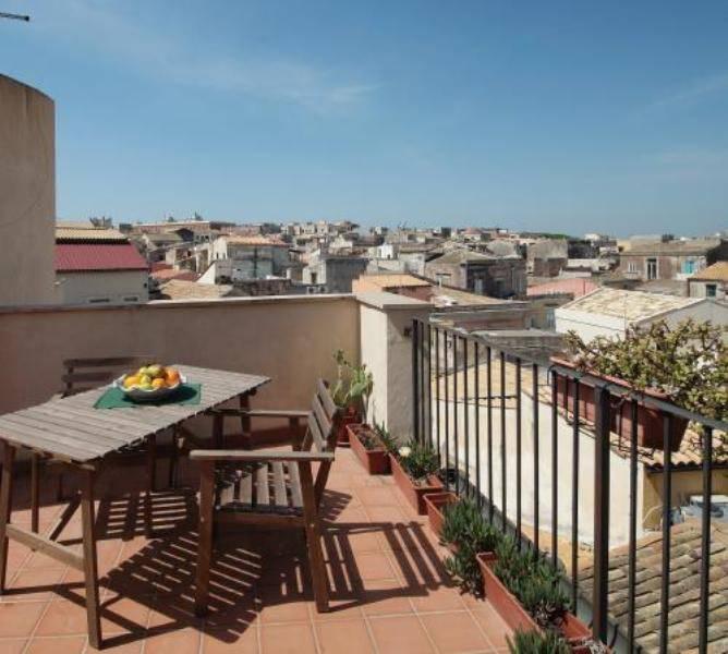 casa indipendente in vendita a Siracusa in zona Isola Ortigia