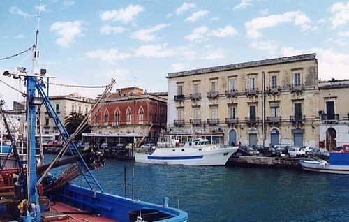negozio in vendita a Siracusa in zona Isola Ortigia