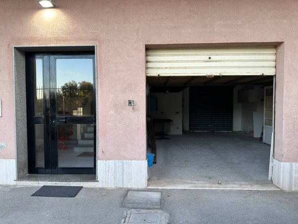 locale commerciale in vendita a Siracusa in zona Scala Greca