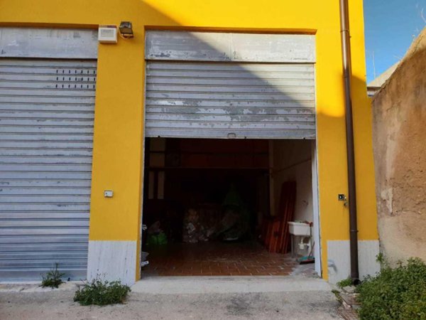 locale commerciale in vendita a Siracusa in zona Belvedere