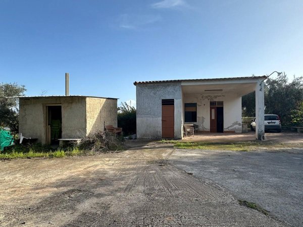 casa indipendente in vendita a Siracusa in zona Fontane Bianche