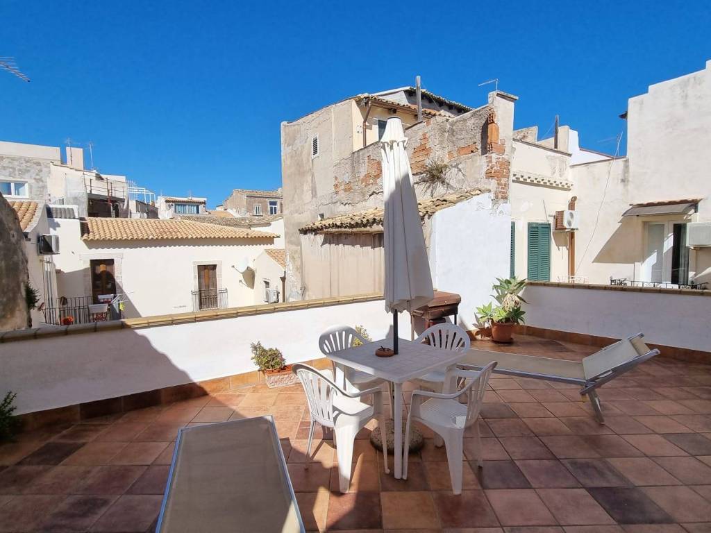 casa indipendente in vendita a Siracusa in zona Isola Ortigia