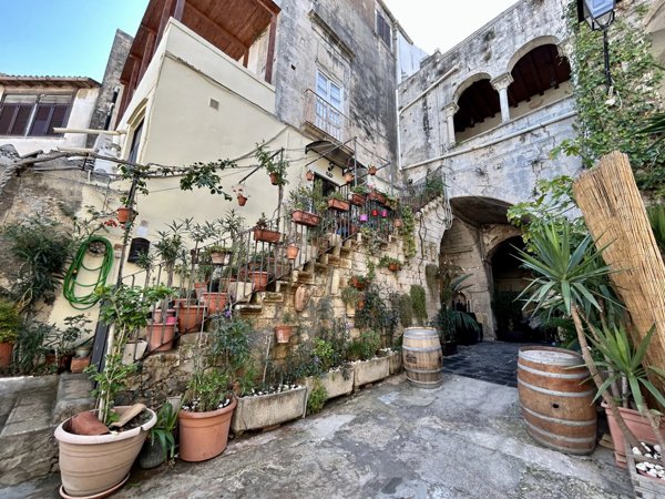 casa indipendente in vendita a Siracusa in zona Isola Ortigia