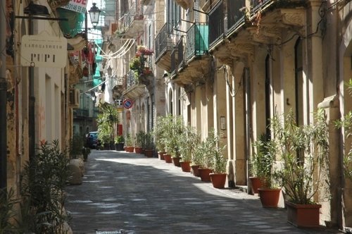 locale commerciale in vendita a Siracusa in zona Isola Ortigia