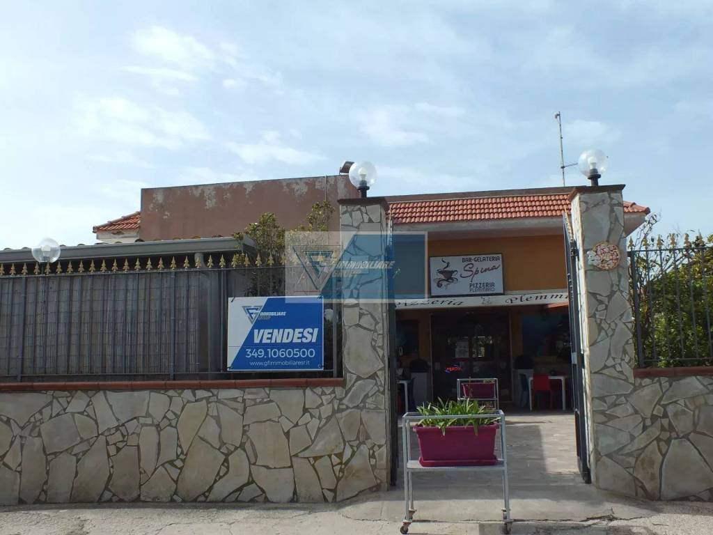 negozio in vendita a Siracusa in zona Isola / Plemmirio