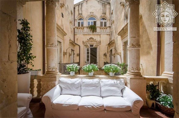 appartamento in vendita a Siracusa in zona Isola Ortigia