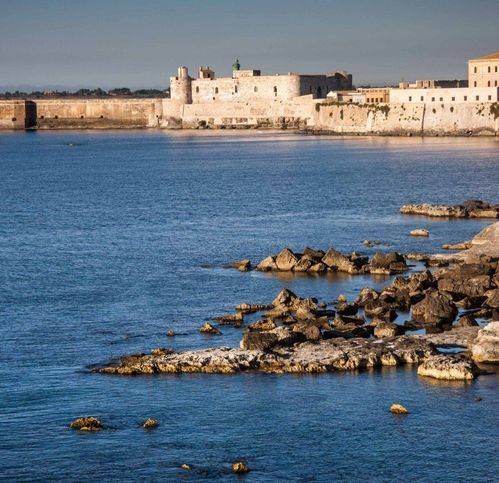 negozio in vendita a Siracusa in zona Isola Ortigia