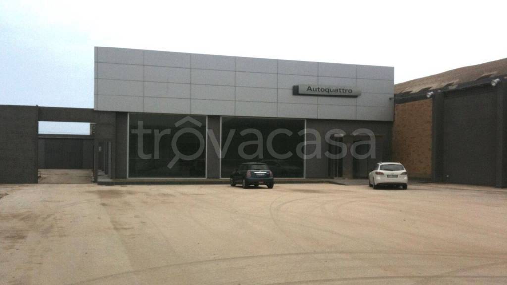 locale commerciale in vendita a Siracusa in zona Targia