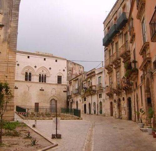 negozio in vendita a Siracusa in zona Isola Ortigia