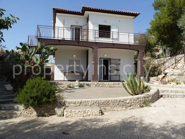 casa indipendente in vendita a Siracusa in zona Fontane Bianche