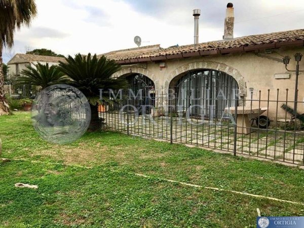 casa indipendente in vendita a Siracusa in zona Belvedere