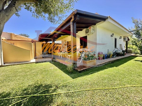 casa indipendente in vendita a Siracusa in zona Fontane Bianche