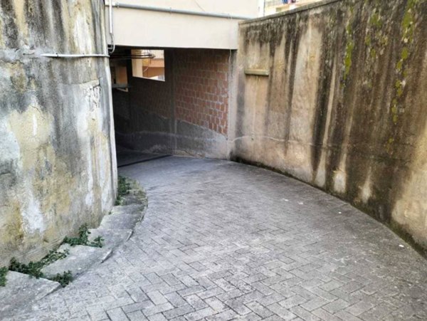locale di sgombero in vendita a Siracusa