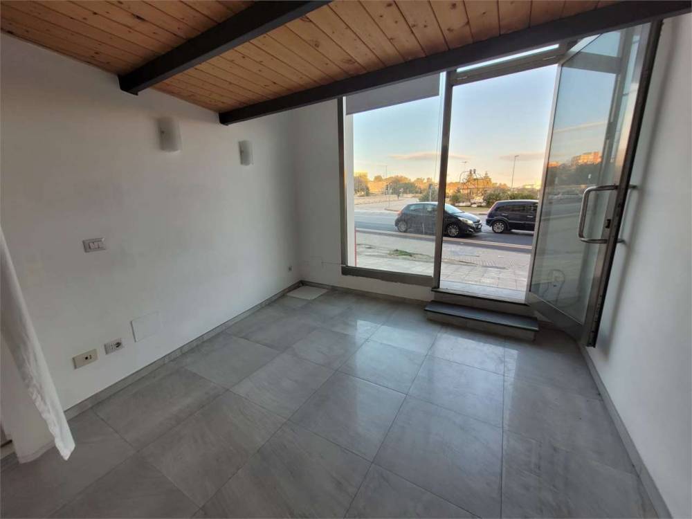 negozio in vendita a Siracusa in zona Borgata