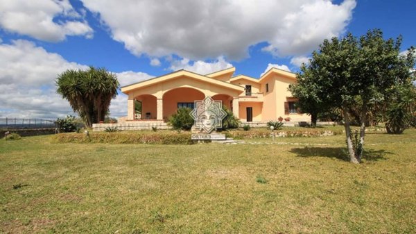 casa indipendente in vendita a Siracusa in zona Isola / Plemmirio