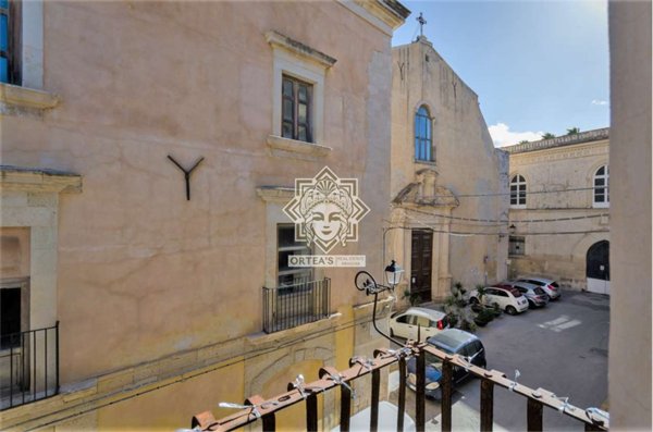 casa indipendente in vendita a Siracusa in zona Isola Ortigia