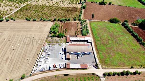 locale commerciale in vendita a Siracusa in zona Cassibile