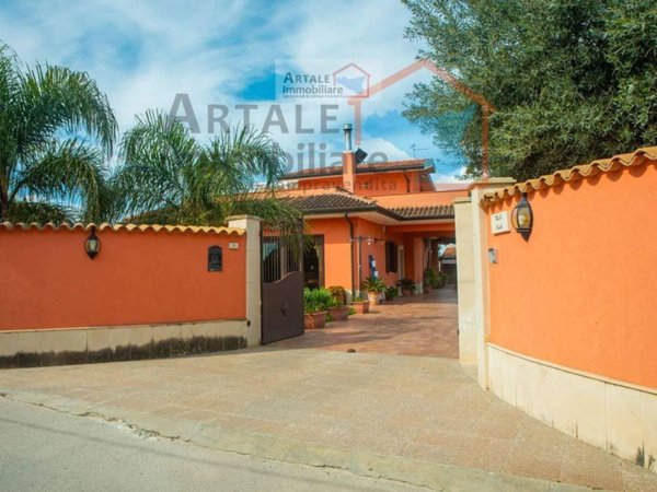 casa indipendente in vendita a Siracusa in zona Fontane Bianche