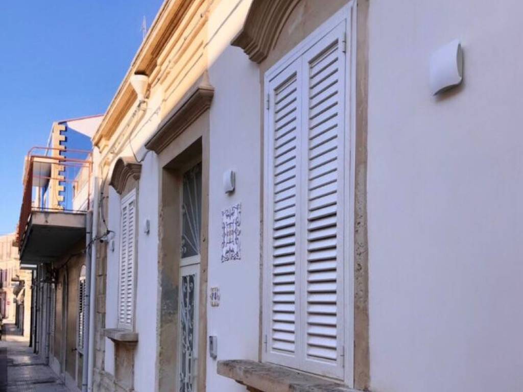 casa indipendente in vendita a Siracusa in zona Borgata
