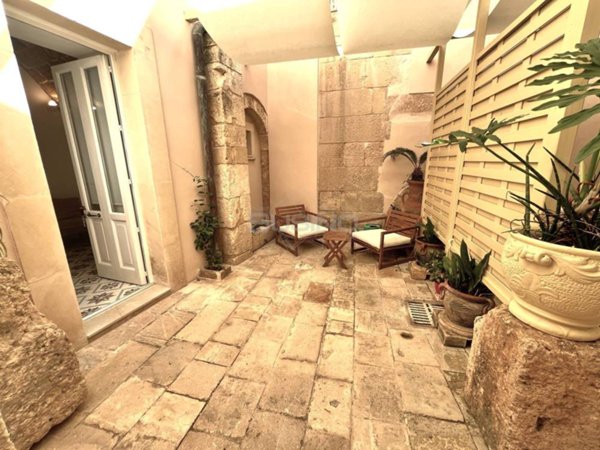 appartamento in vendita a Siracusa in zona Isola Ortigia