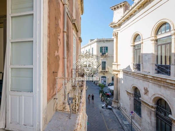 appartamento in vendita a Siracusa in zona Isola Ortigia