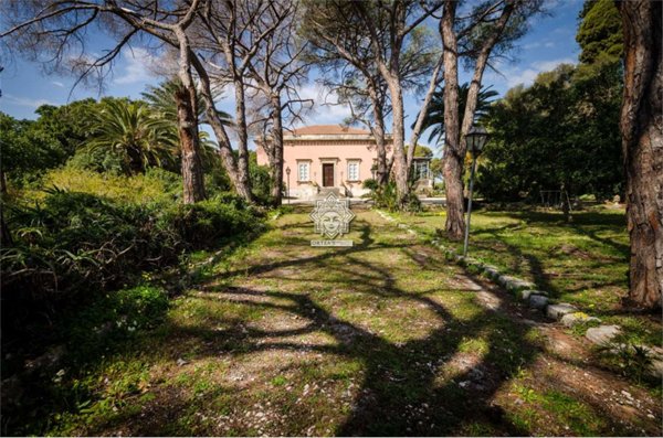 villa in vendita a Siracusa in zona Isola / Plemmirio
