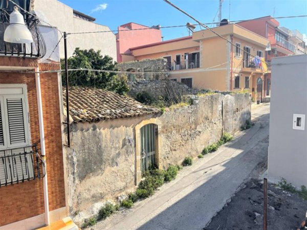 negozio in vendita a Siracusa in zona Belvedere