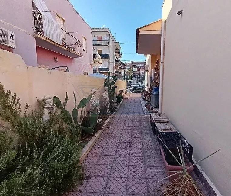 casa indipendente in vendita a Siracusa in zona Grottasanta